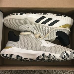 Adidas Player ID Basketball Pro Bounce White Gold